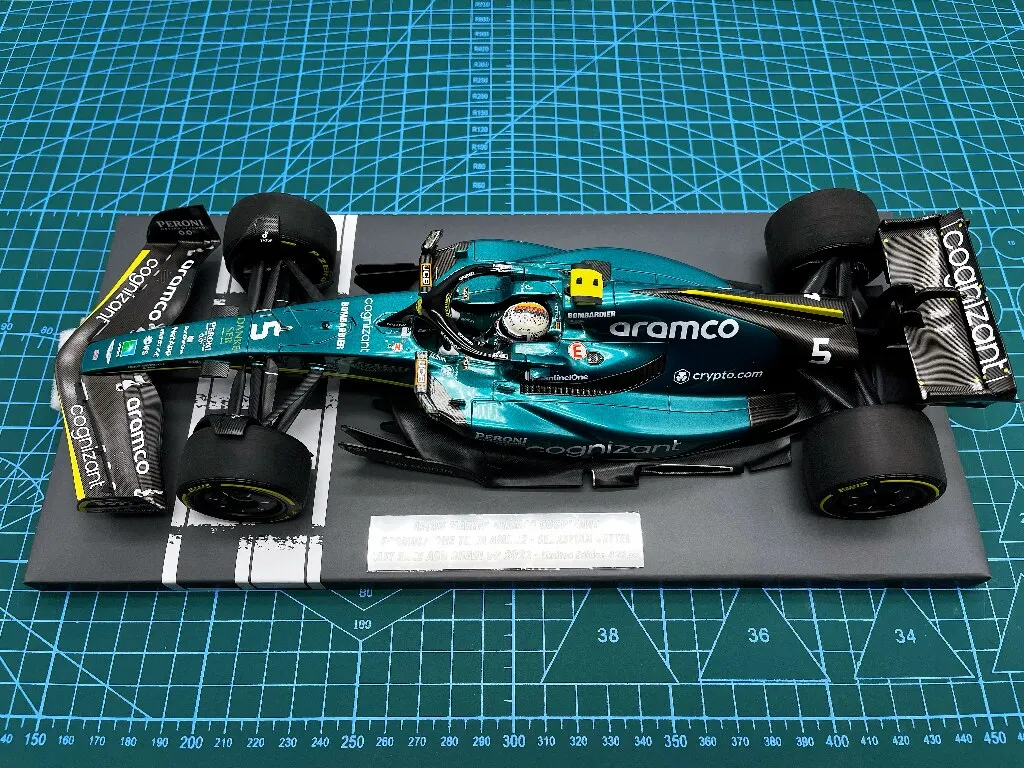 

Minichamps 1:18 F1 AMR22 Vettel Abu Dhabi 2022 Simulation Limited Edition Resin Metal Static Car Model Toy Gift