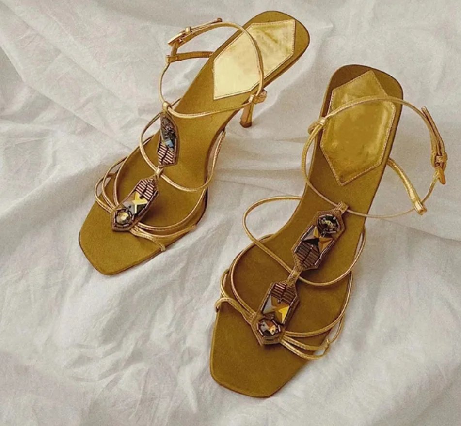 

2024 Gold Sandals Rhinestone Cuban Low High Heel Prom Dress Shoes Fashion Women Square Toe Pumps Strap Retro Sandals Gladiator