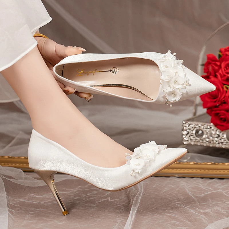 Zapatos de seda de talla para mujer, calzado de tacón grueso, Punta puntiaguda, perlas, tacones altos, boda, novia, dama de honor, blanco