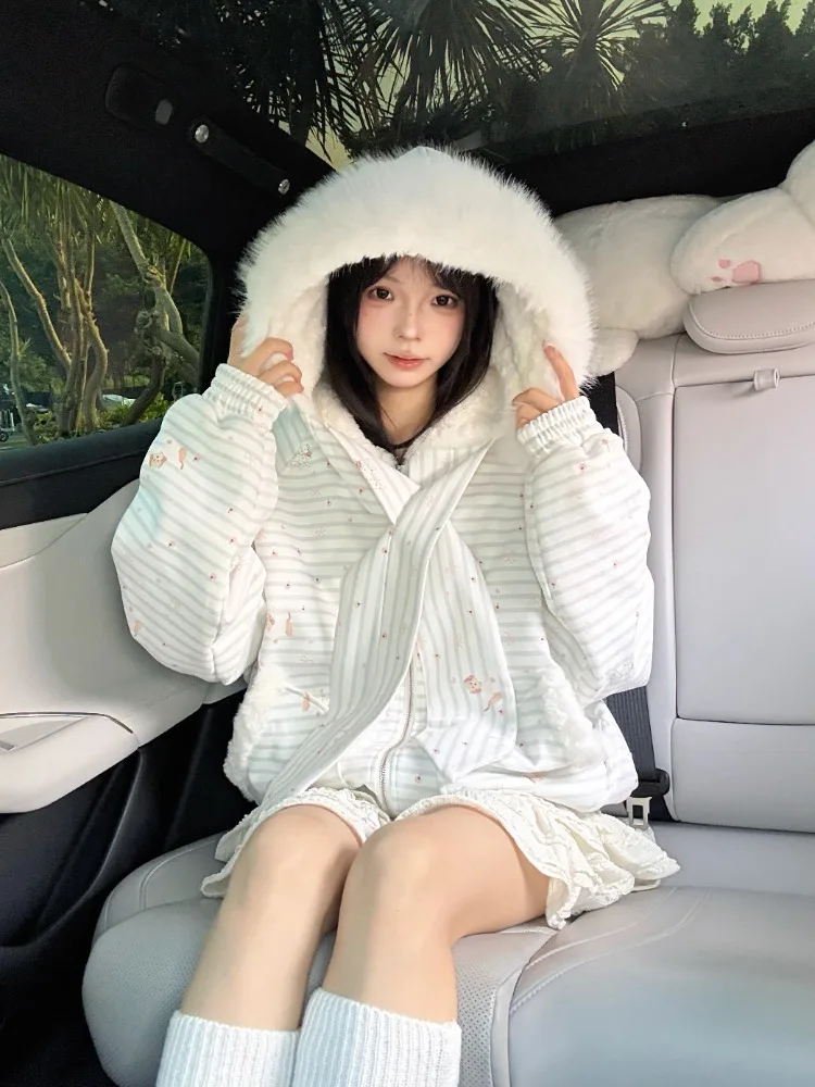 

Parka Real Fur Lined Womens Square Angular Geometric Boxy Rigid Form Structured Appearance Rectangular Shape Quadrilateral Vibes