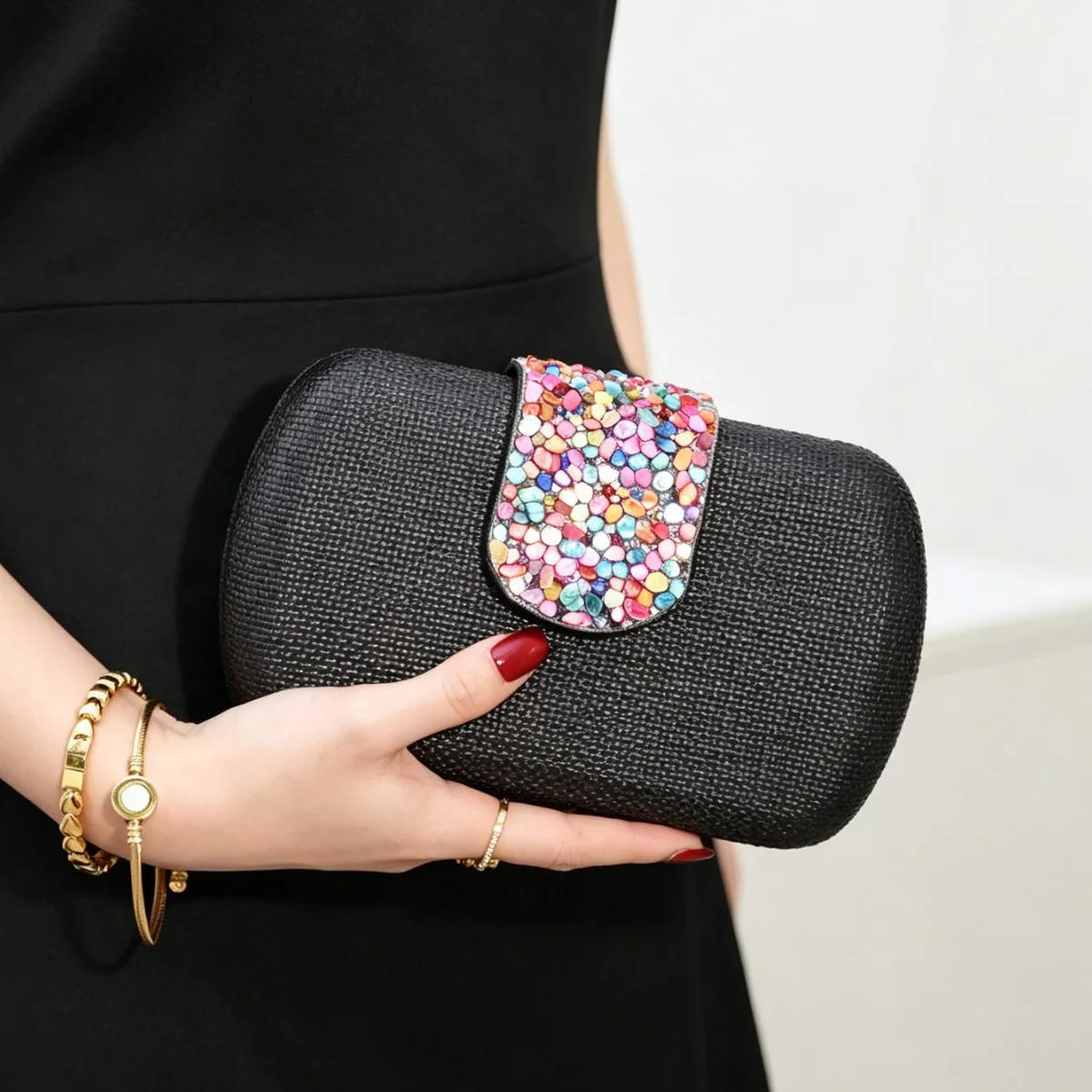 New black straw gravel hand-held dinner bag, simple and fashionable versatile messenger bag