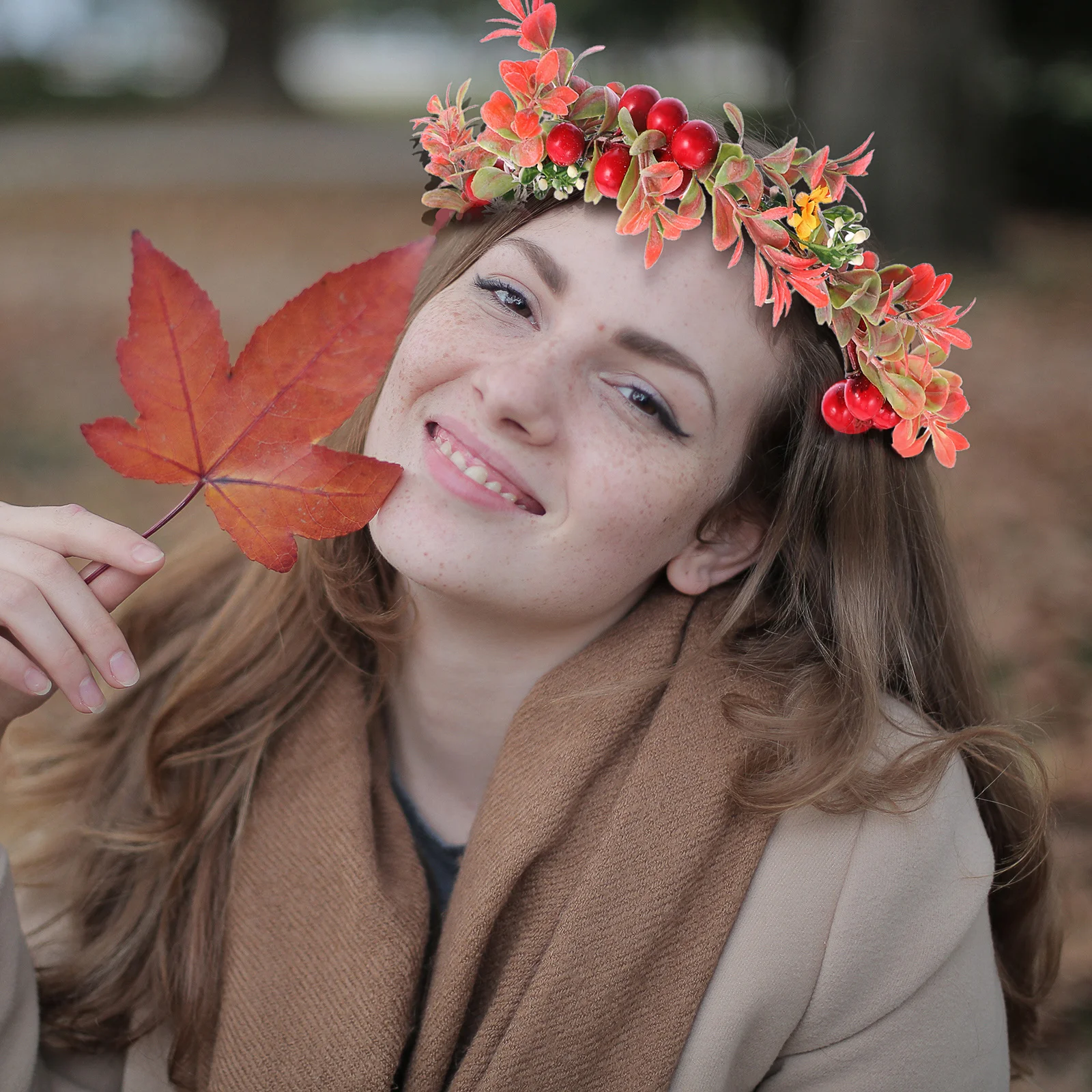 

Simulated Garland Headband Festive Red Berry Wreath Hair Hoop for Bridal Shower Xmas Party Favors Decoration