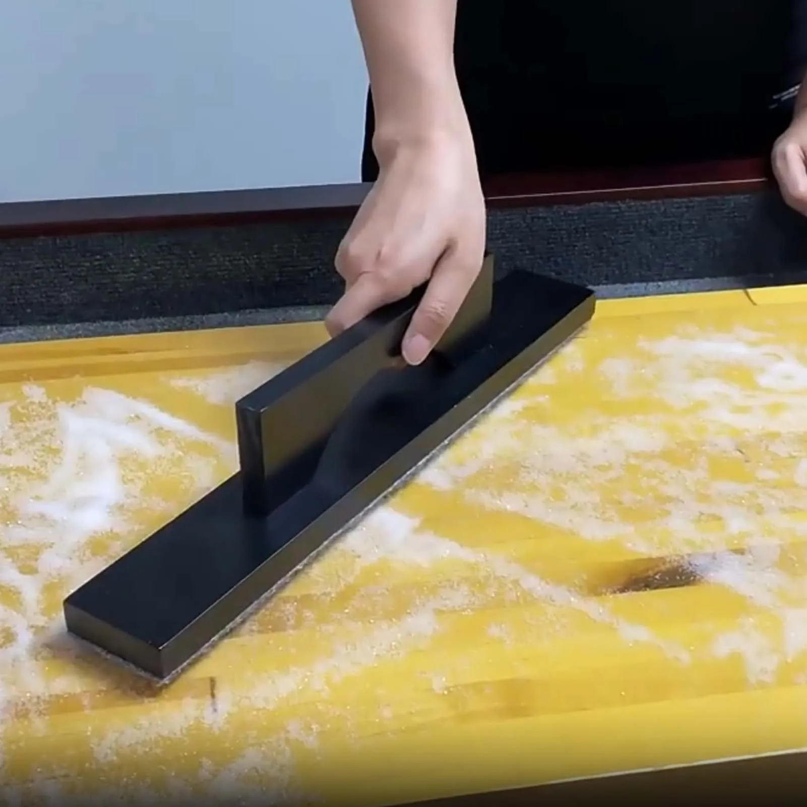 

Щетка из массива дерева Shuffleboard с эргономичной ручкой, долговечная щетка, подходит для приятных игр