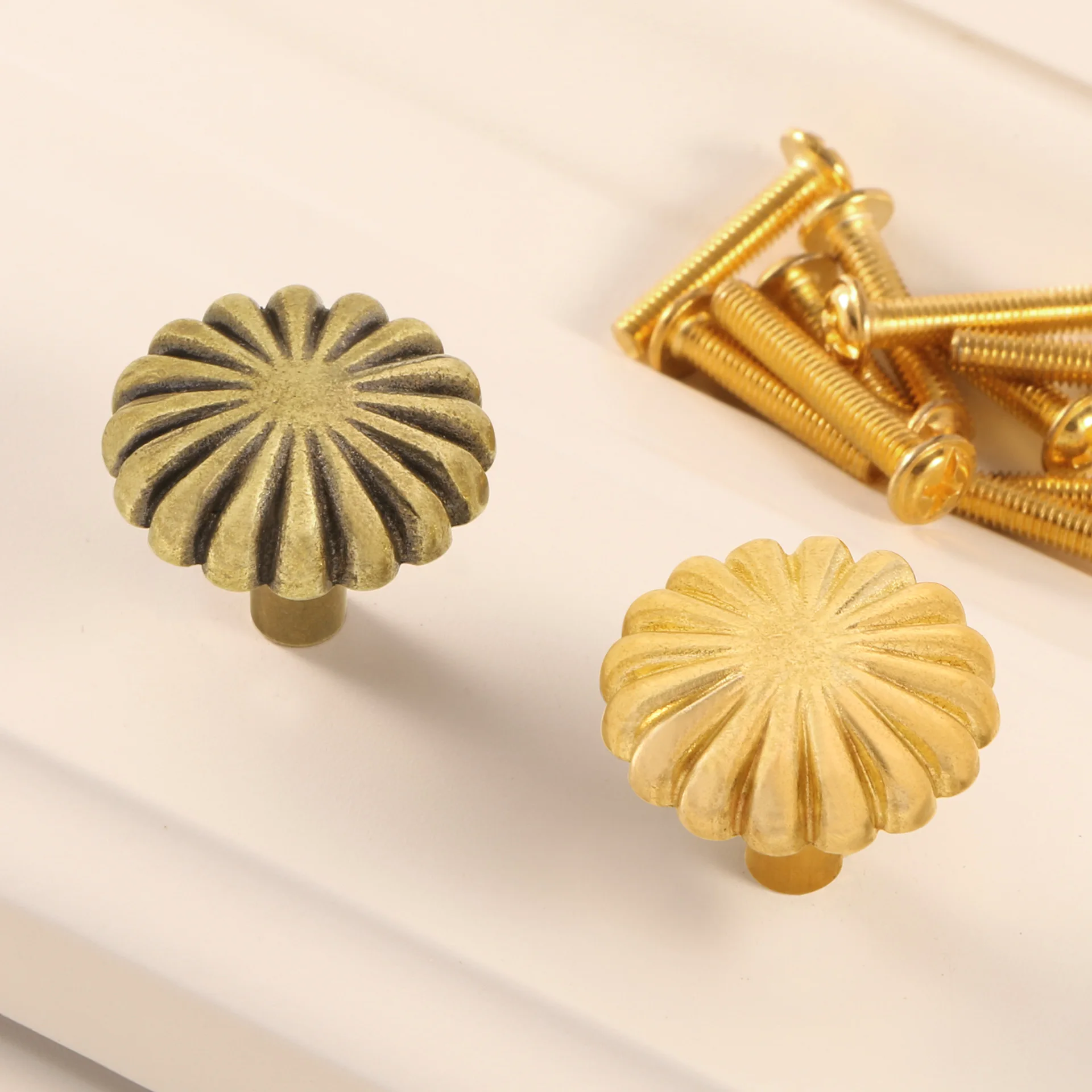 Gold/Bronze Daisy Flower Drawer Handle Copper Decor Pulls for Cupboard Wardrobe Closet Creative Furniture Handle DIY
