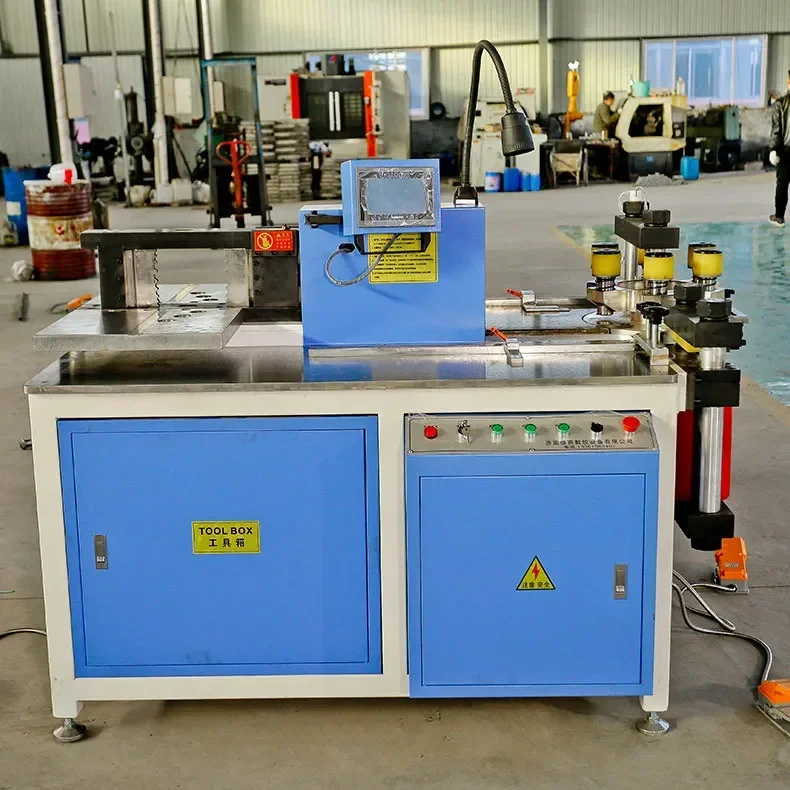 Máquina dobladora de punzonado y corte de barra colectora hidráulica DESAN, construcción de motor personalizada máxima de caja tres en uno