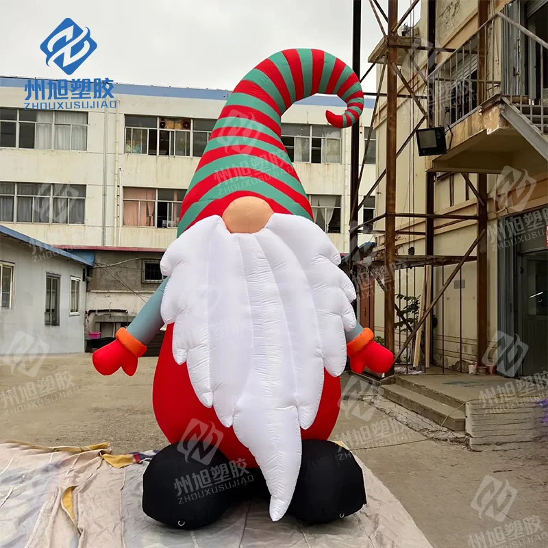 Simpatico Babbo Natale gonfiabile rosso per l'attività festiva della decorazione del centro commerciale quadrato della casa di Natale