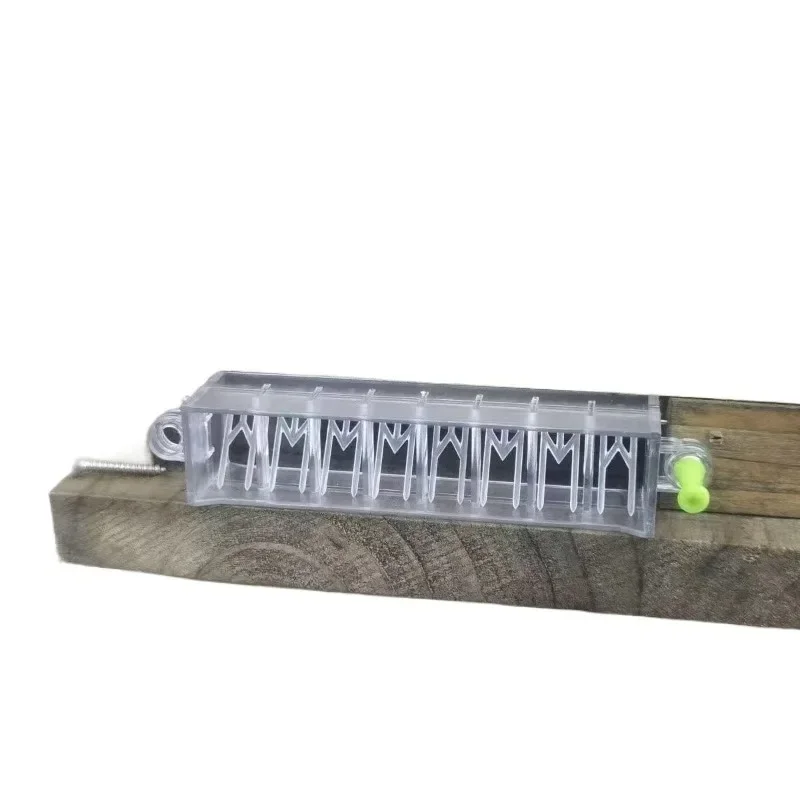 

In one-way nest door of bees, except for the male peak valve, the bees can only enter the hole, and bee collection