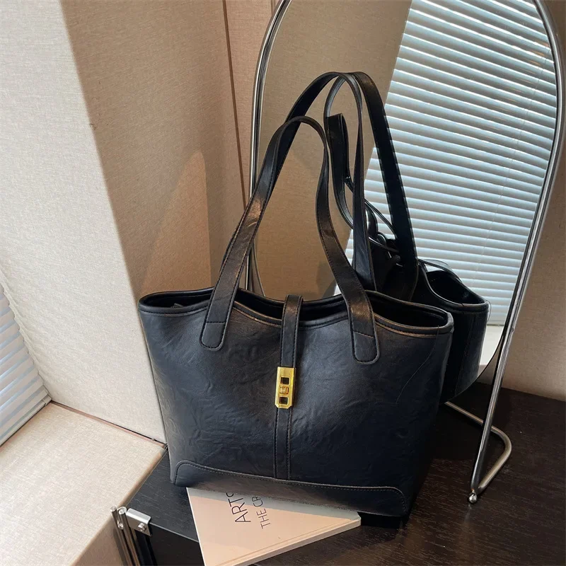 

Новая летняя женская большая сумка, сумка через плечо большой вместимости, модная модная сумка, нишевая модель в иностранном стиле