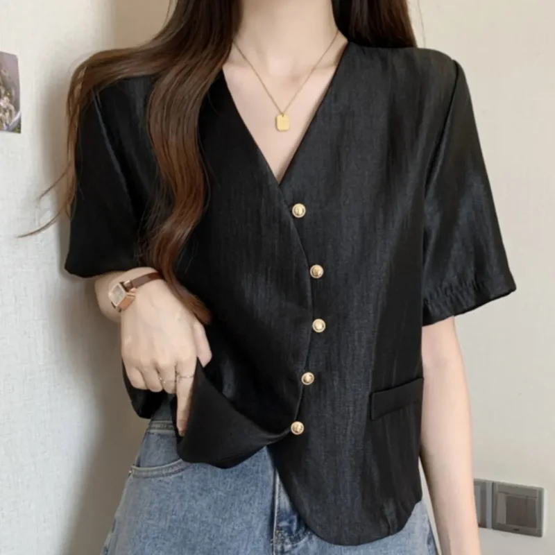 Damska koszulka z krótkim rękawem, z odkrytym prawym ramieniem, patchworkowa, z dekoltem w serek, zapinana na guziki, modny kardigan w jednolitym kolorze.