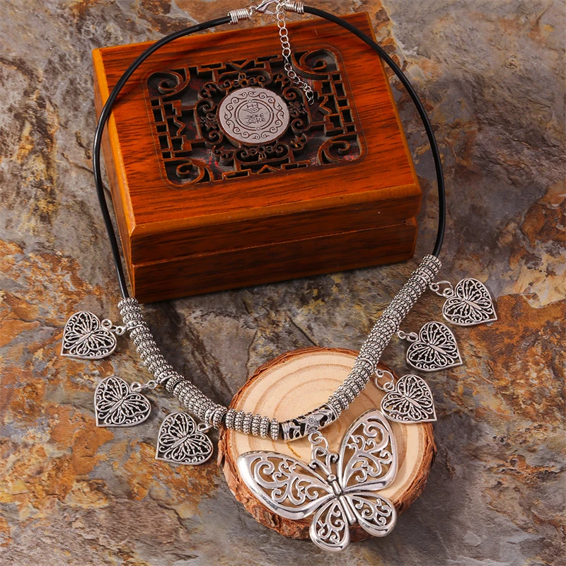 Bohemische Schmetterlings-Halskette für Damen, Ethnische Legierung, Herzanhänger-Halskette, Mädchen-Party-Festival-Schmuck, Geschenke – Detail 2