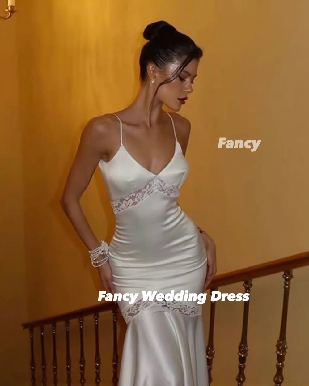 Ausgefallenes sexy Spitzen-Abendkleid mit Spaghettiträgern, Meerjungfrau, ärmelloses Abendkleid, elastischer Satin, formelle Anlässe, individuell gestaltet