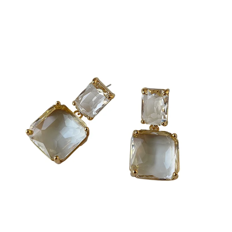 

*Clear and sparkling crystal glass earrings with a simple and high-end feel, large and small square earrings