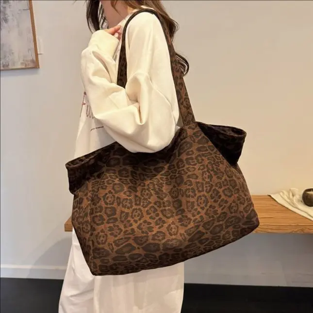 Tas Tote Niche Musim Gugur 2025, Tas Selempang Chic untuk Wanita, Tas Bahu Crossbody Serbaguna, Tas Minimalis untuk Siang dan Malam