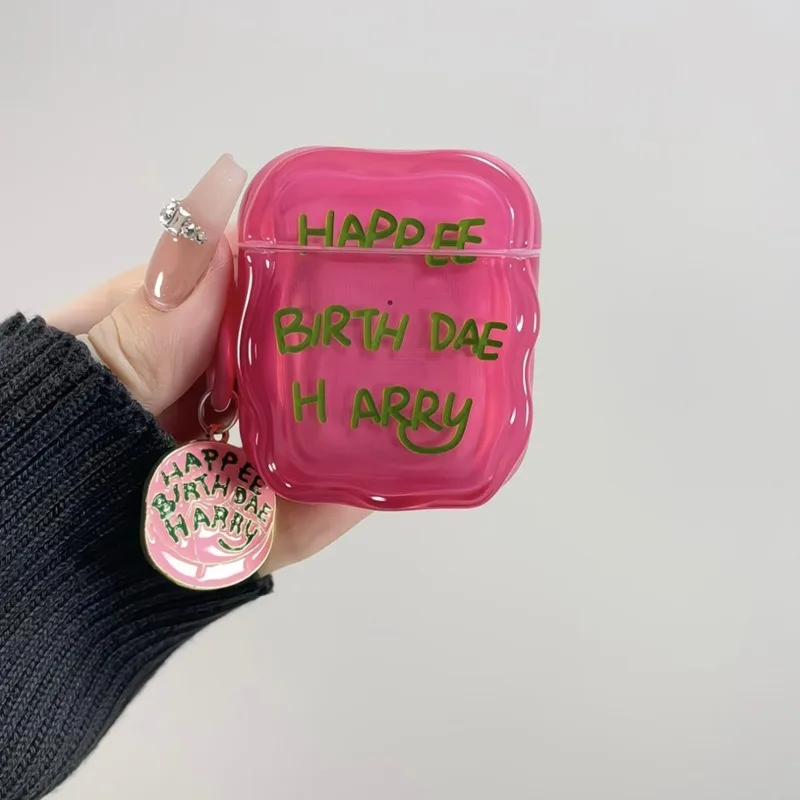 Proste, różowe etui na słuchawki z motywem alfabetu do Apple AirPods 4 3 2 1 Pro 2, silikonowe etui ochronne z funkcją ładowania i zawieszką. — zdjęcie produktu 4