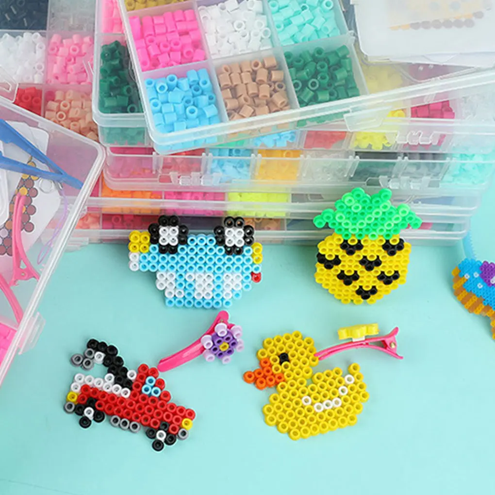 Ręcznie robiony zestaw zabawek z koralików Hama w jaskrawych kolorach dla dzieci, do samodzielnego wykonania i przyjazny dla środowiska. Kolory to 24 kolory.