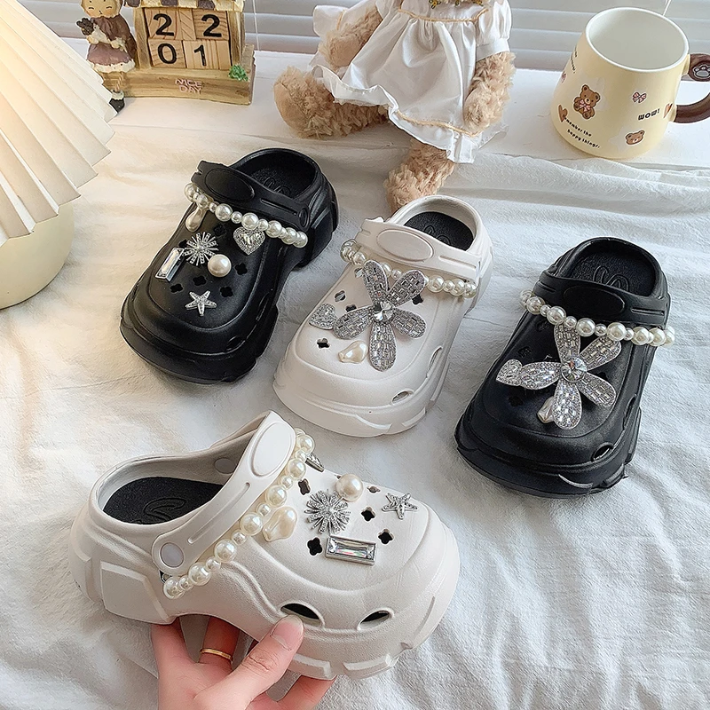 Casual EVA Sandals for Boys and Girls Wear Pearl Rhinestone Decorative Sandals with Hollow and Breathable Thick Soles in Summer.