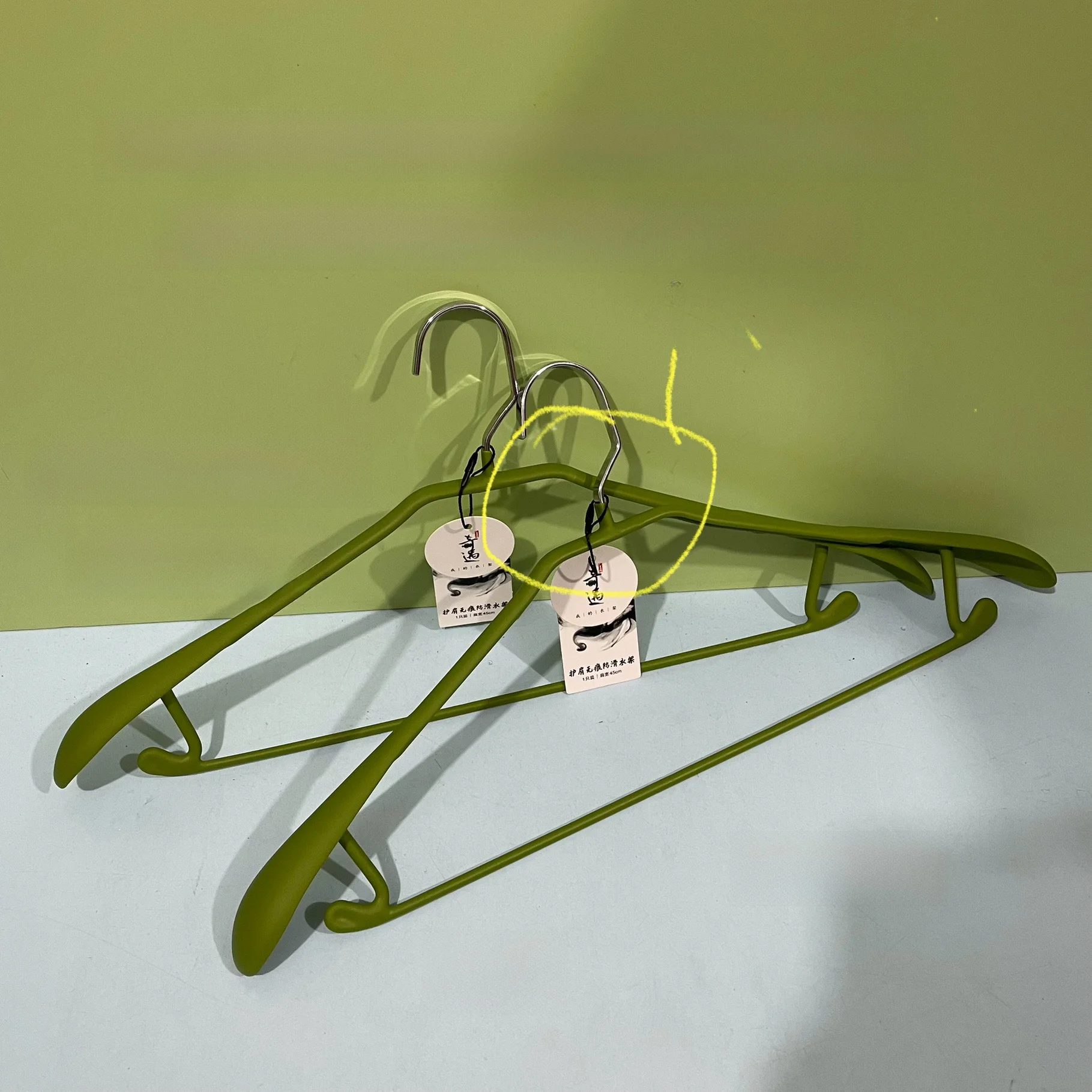 

Вешалка для одежды No-Trace с клеевым покрытием, предотвращающим скольжение, корейская, с широкими изогнутыми плечиками, 45 см, для гардероба, органайзер для одежды