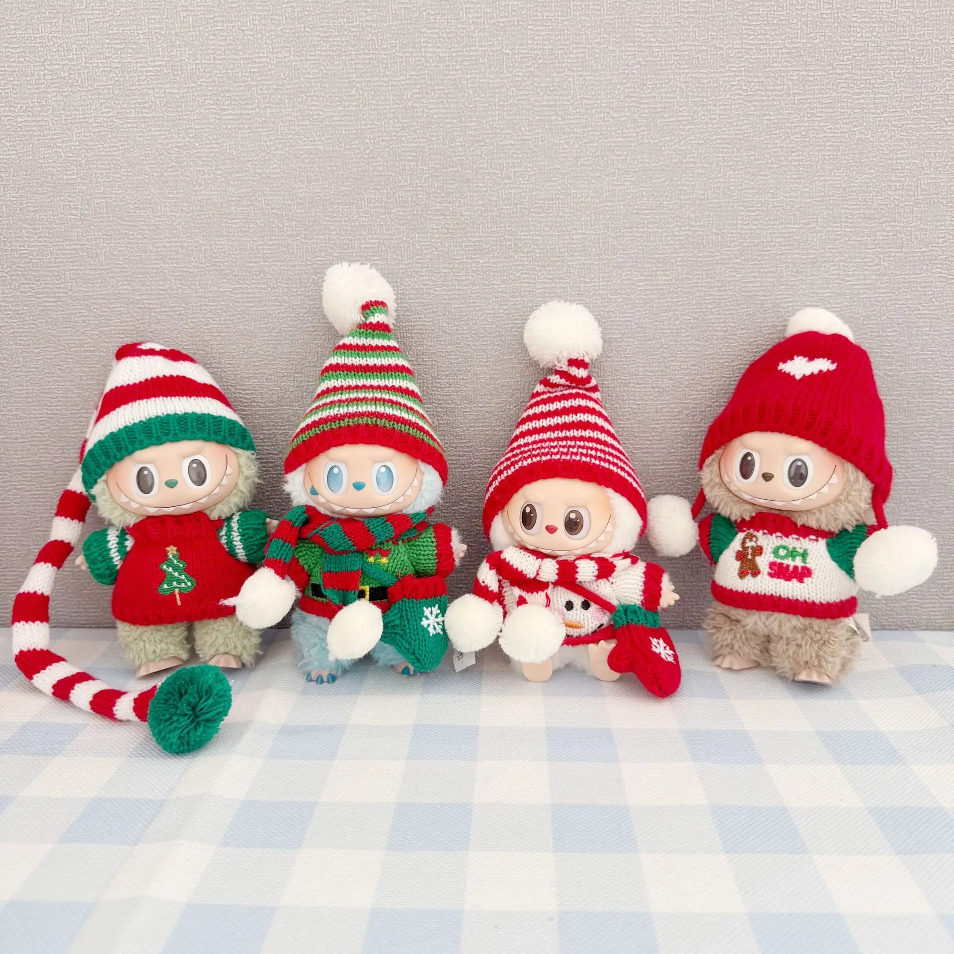 

Only clothes First and second generation keychains, Labubu clothing accessories,and a set of sweaters for New Year and Christmas