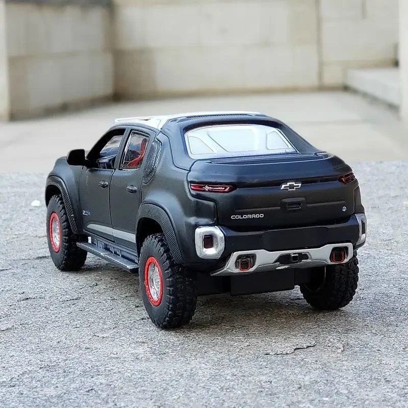 1:32 Chevrolet Colorado ZH2 Alloy Car Model Diecast Toy Off-road Vehicles Car Model Simulation Sound Light Collection Kids Gifts