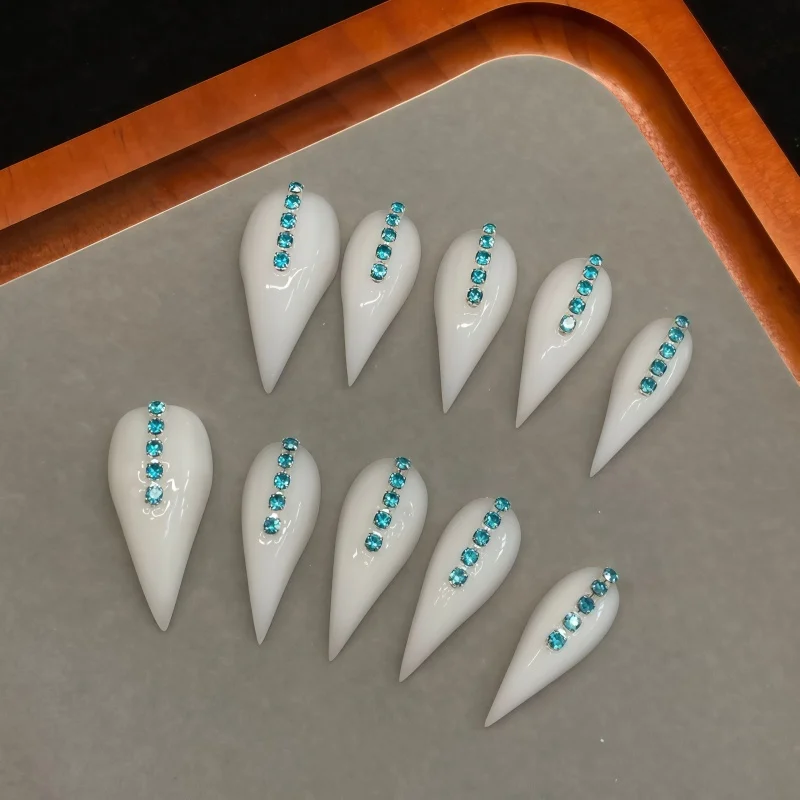 2026New 10pcs pure white dagger-shaped fake nails, paired with blue crystal sequin chain-shaped pointed fake nails.