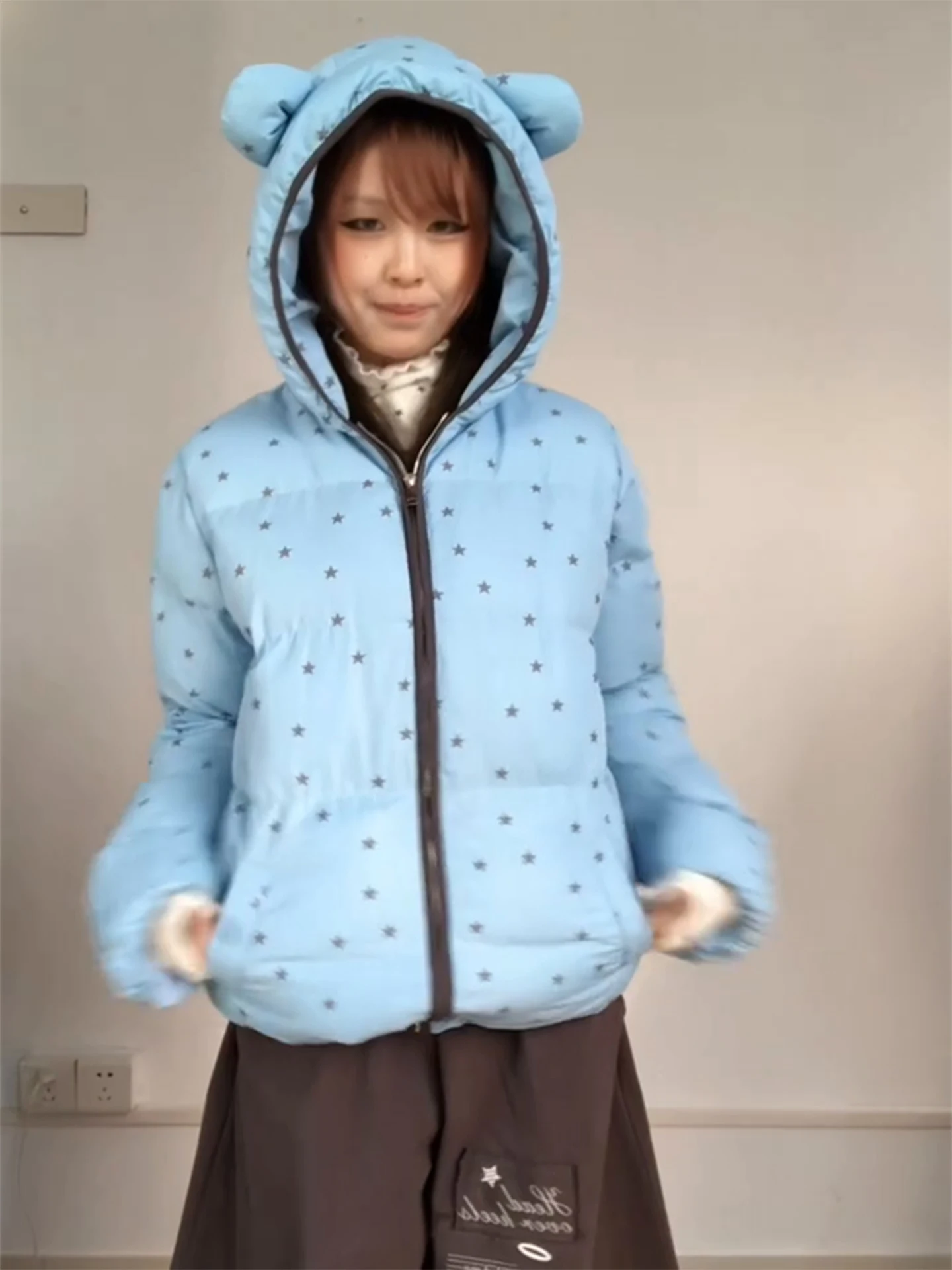 

Модная уникальная женская зимняя хлопковая куртка с капюшоном и милыми ушками, с принтом «Синяя звезда», маленького размера