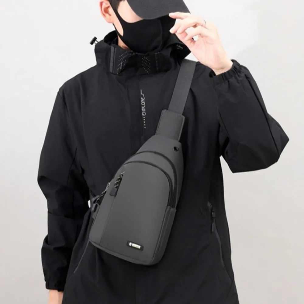 

Waterproof Men Crossbody Bag Phone Pouch with Headphone Jack Running Phone Bag Large Capacity Messenger Bag Chest Pack Fitting