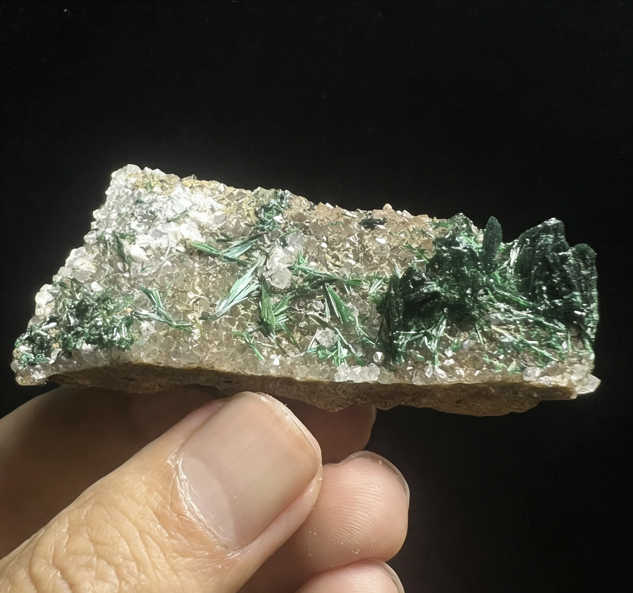 Natural mineral crystal malachite coexisting ore raw stone collection stone display item geological science popularization