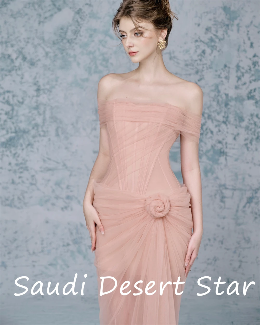 dostosowaneDostosowane wykwintne kwiaty suknia wieczorowa pełna wdzięku z odkrytymi ramionami suknie gwiazd przepuszczalne proste rozcięcia po bokach P