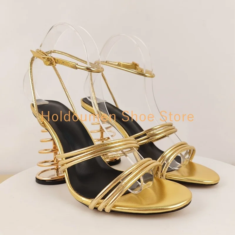 رواية فريدة من نوعها تويست لفائف تصميم غريب نمط كعب الصنادل قابل للتعديل حزام الكاحل موضة اللمحة تو الصيف عرض الأزياء الصنادل