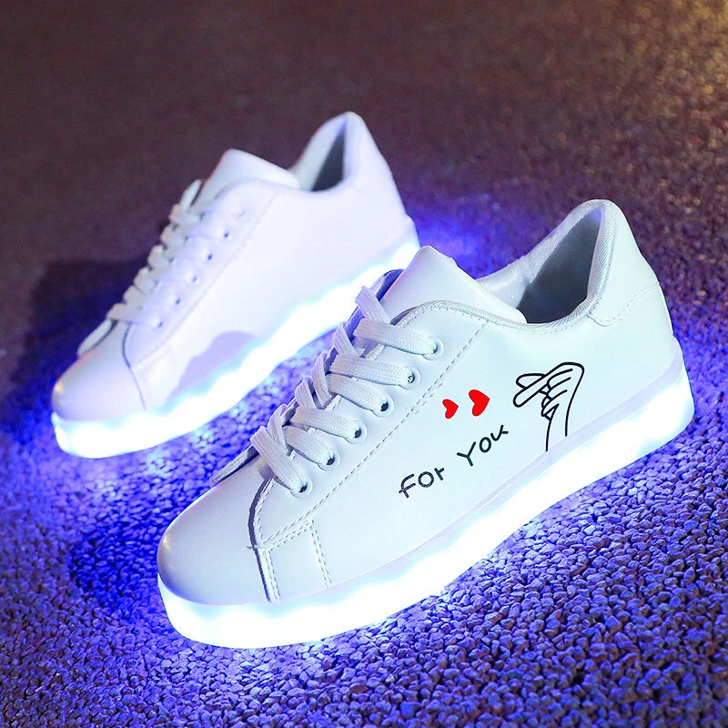 Zapatos luminosos recargables por Usb para hombre y mujer, zapatillas con luces LED, suela iluminada, patrón de amor para adultos, color blanco,