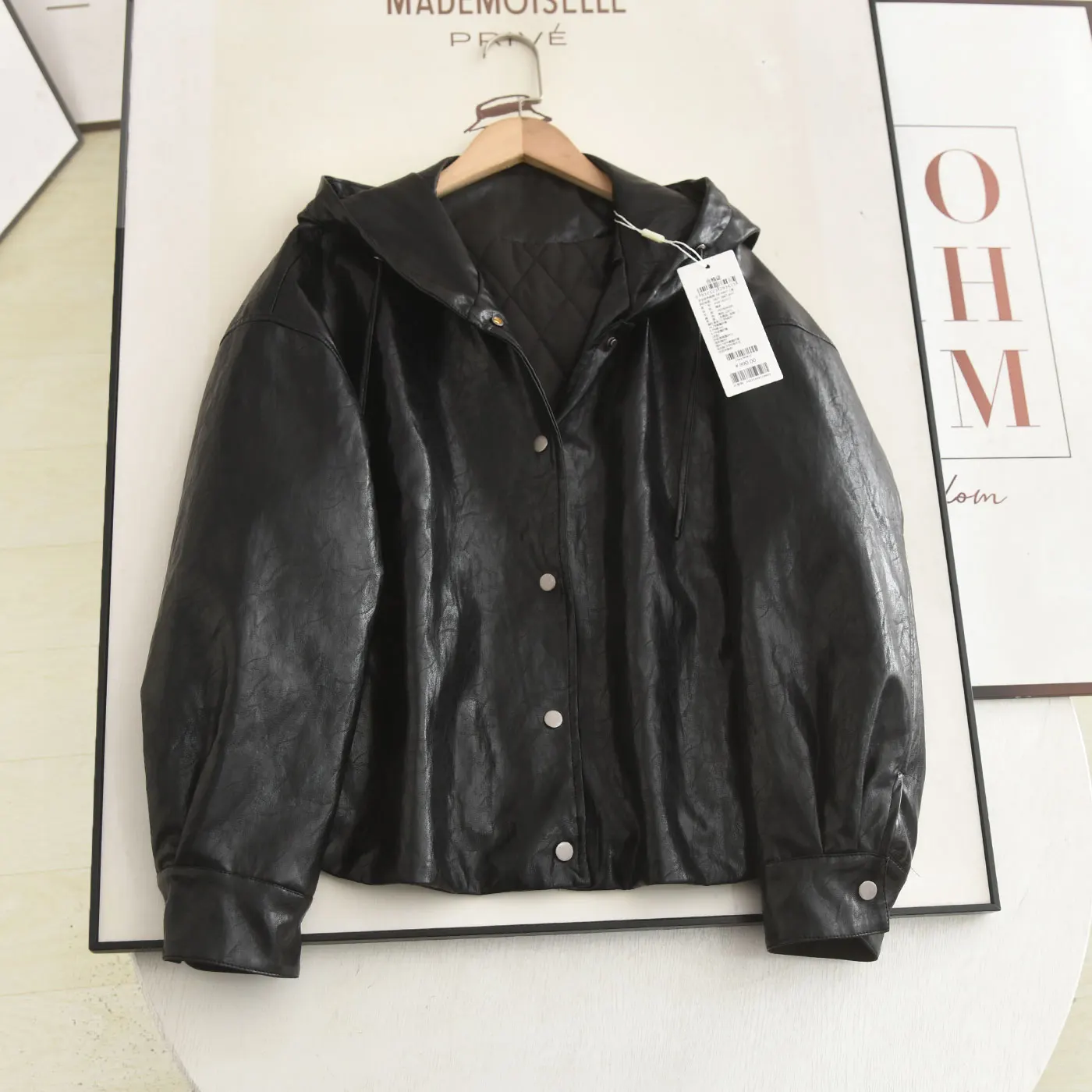 Jaqueta de Couro PU com Capuz Forrada de Aodão Preta, Estilo Quente e E para Mulheres, Casaco Casual de Manga Longa