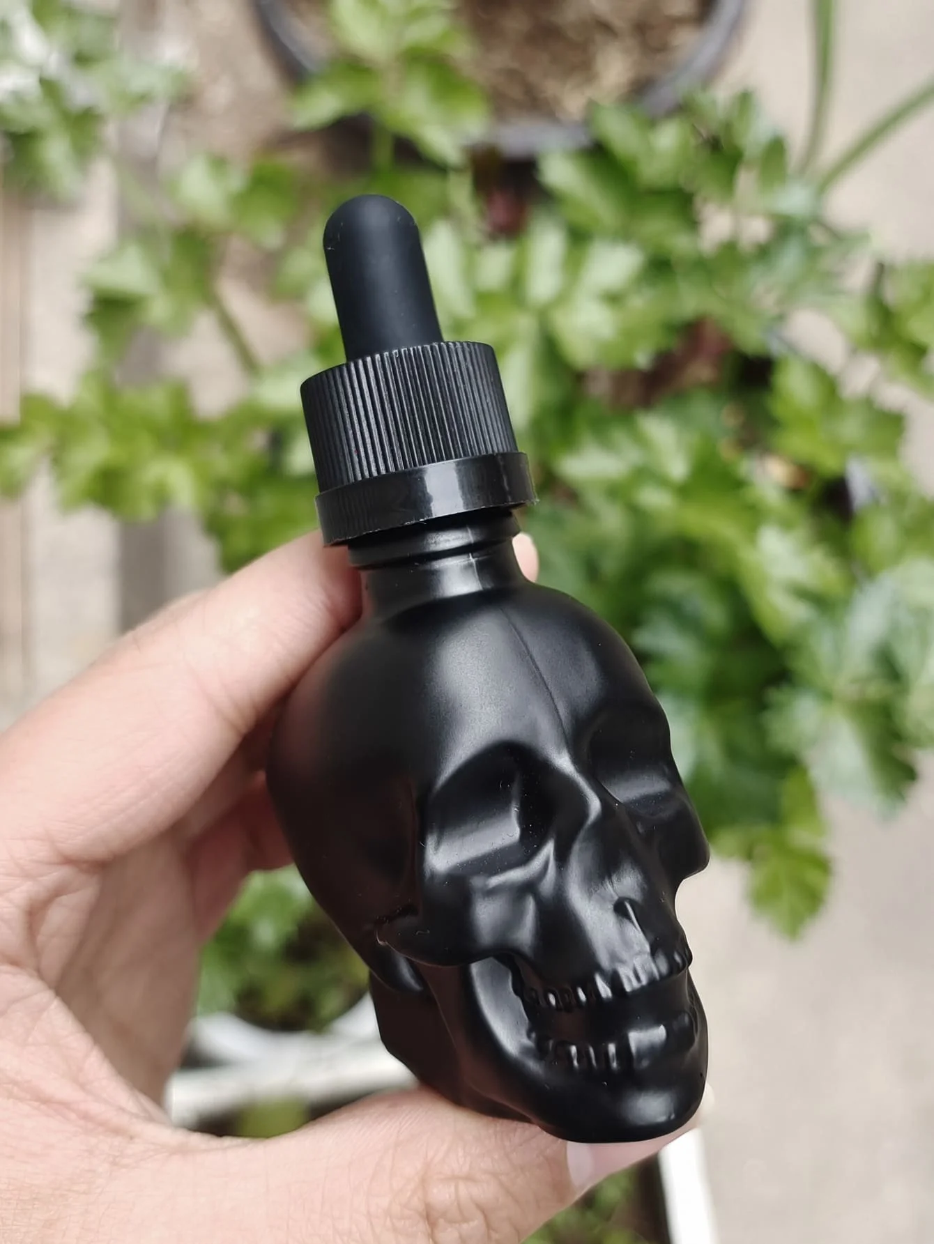 30 ml schwarze Totenkopf-Tropfflasche aus Glas, niedliche Flaschen für ätherische Öle mit Augentropfer für Parfüm – Detail 1