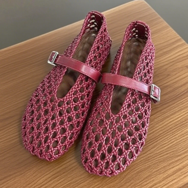 

Fashion Brand Woven Mesh Flat Sandals for Women Luxury Buckle Hollow Breathable Loafers Summer Casual Comfort Light Beach Shoes