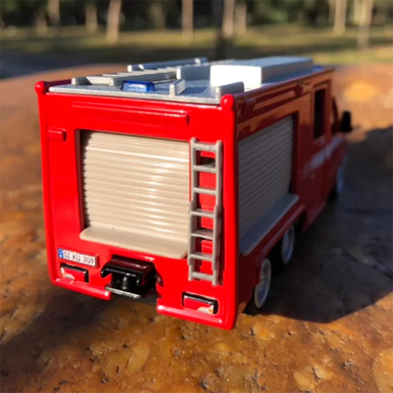 Diecast 1:50 Scale SIKU 2113 Benz Fire Truck Alloy Vehicle Model Finished Simulation Collection Decoration Gift Toys Display