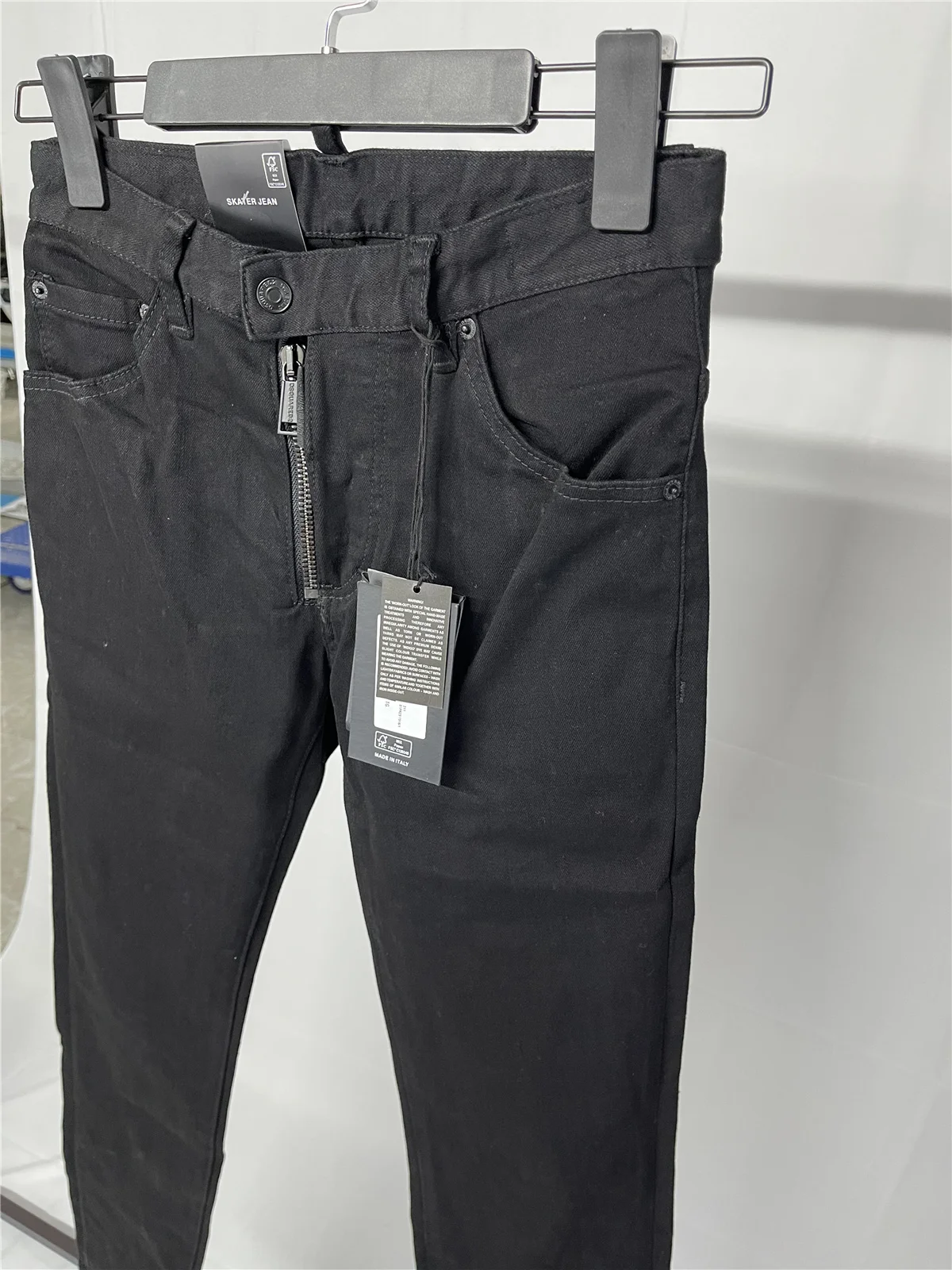 Jeans twiches noirs pour hommes avec petits pieds, usé, à la mode, coupe couvertes, légèrement élastique, éclaboussé de peinture à l'encre, simple, nouveau, 2024