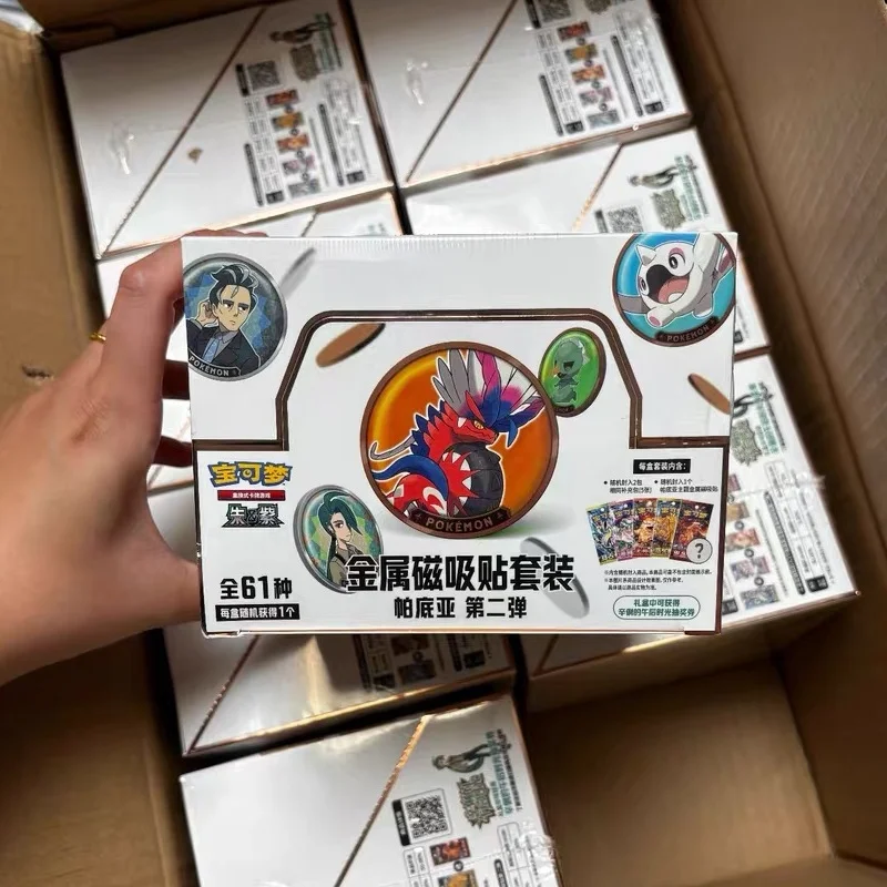 

Лидер продаж, оригинальные Pokes PTCG, упрощенная китайская версия Paldean, 2-й металлический набор магнитных лент, набор карточек, коллекционные предметы, подарок на день рождения