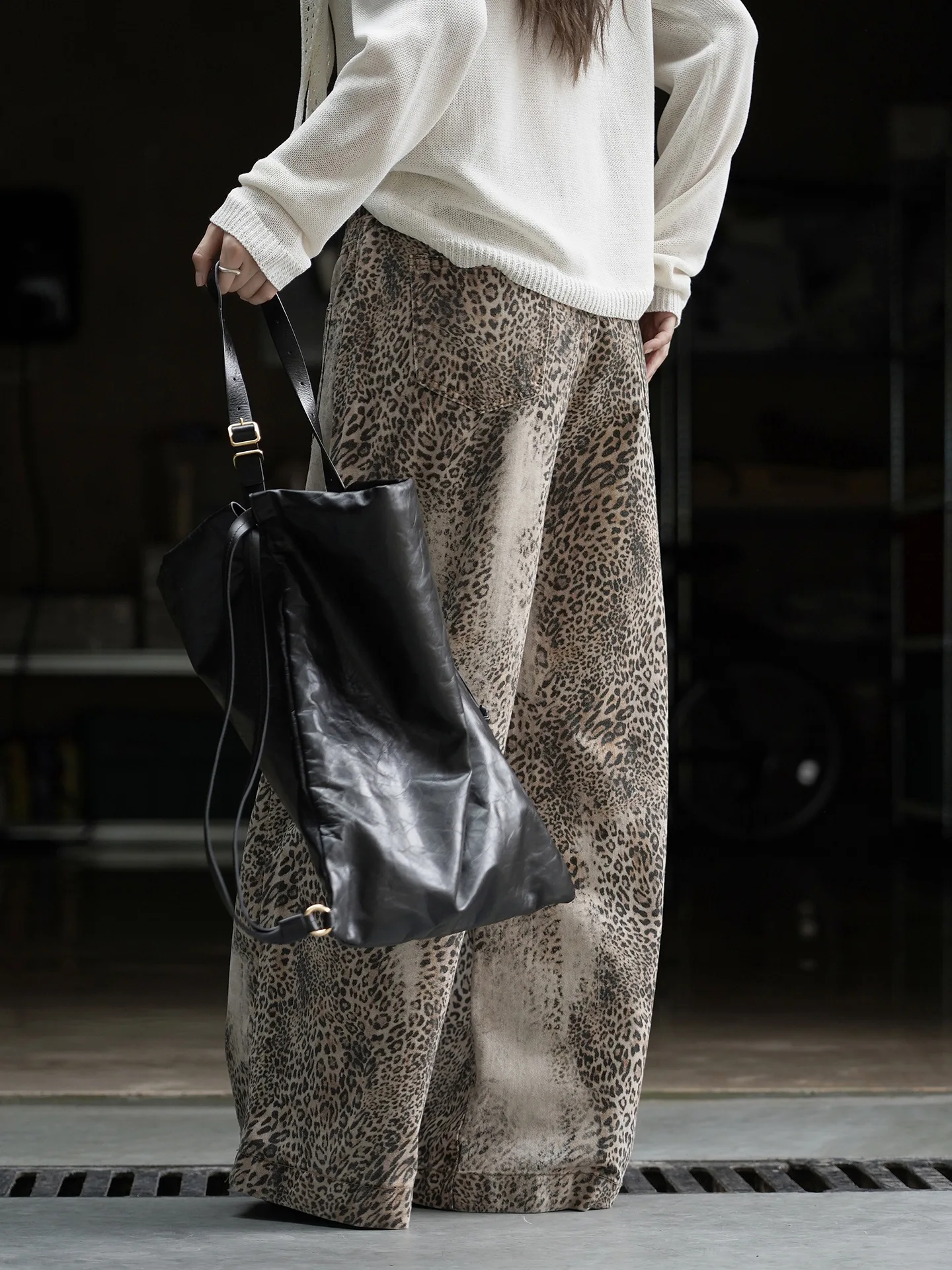 Celana Jeans Wanita Motif Leopard Musim Dingin, Model Kaki Lebar, Bahan Lembut dan Halus, Longgar dan Panjang