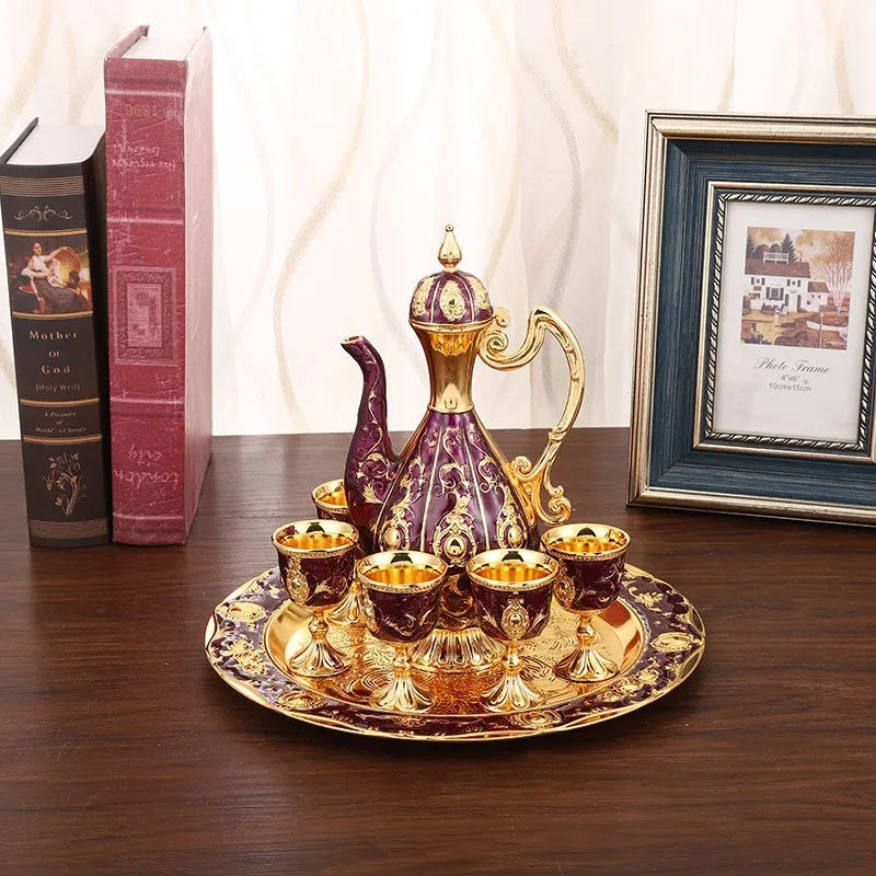 Light luxury household wine set, retro Baijiu cup wine dispenser, Nordic style metal wine set, high-end ornament.