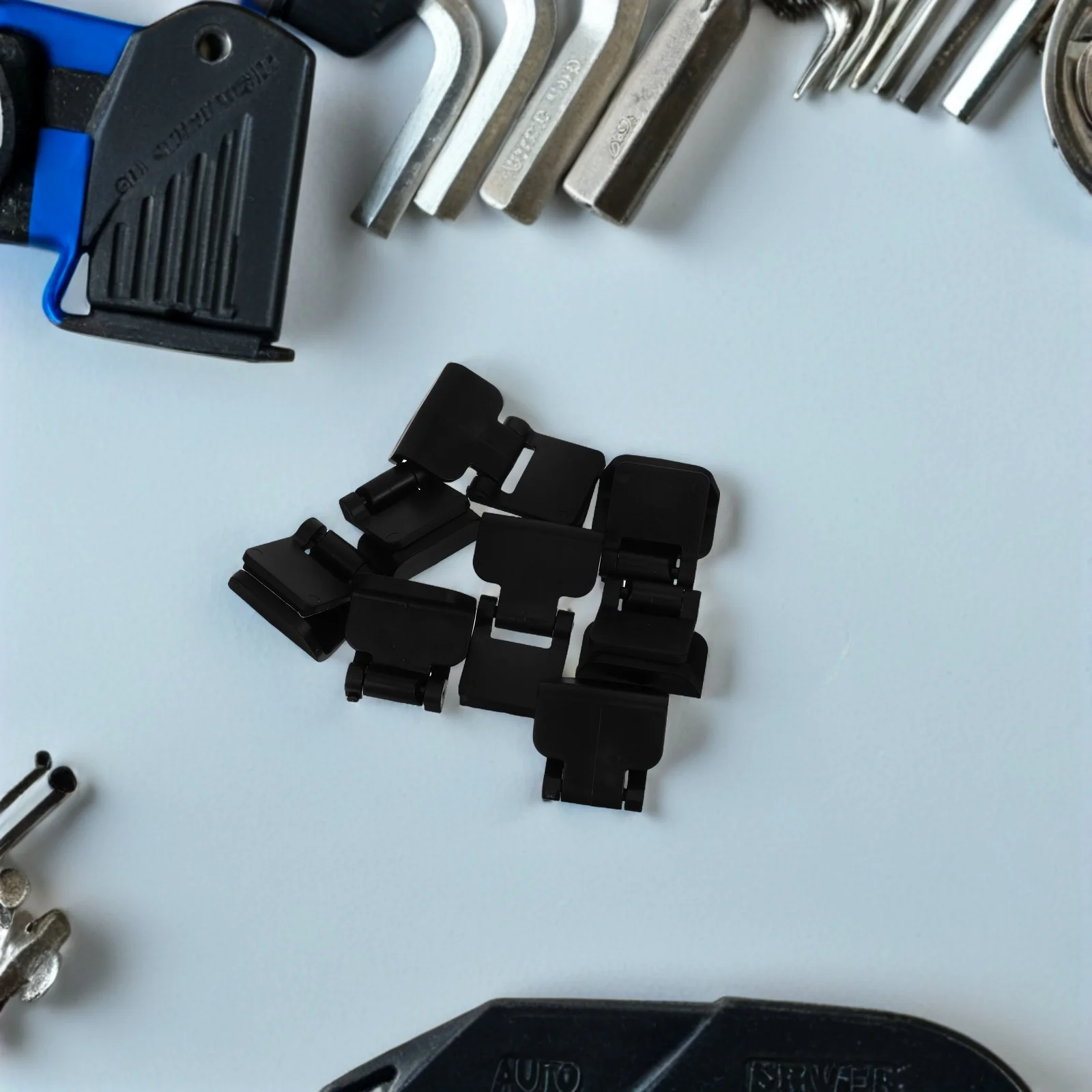 

8Pcs Turtle Terrarium Locks Reliable Aquarium Hinge Clips for Reptile Cage Tank Cover Fasteners Escape Proof Design