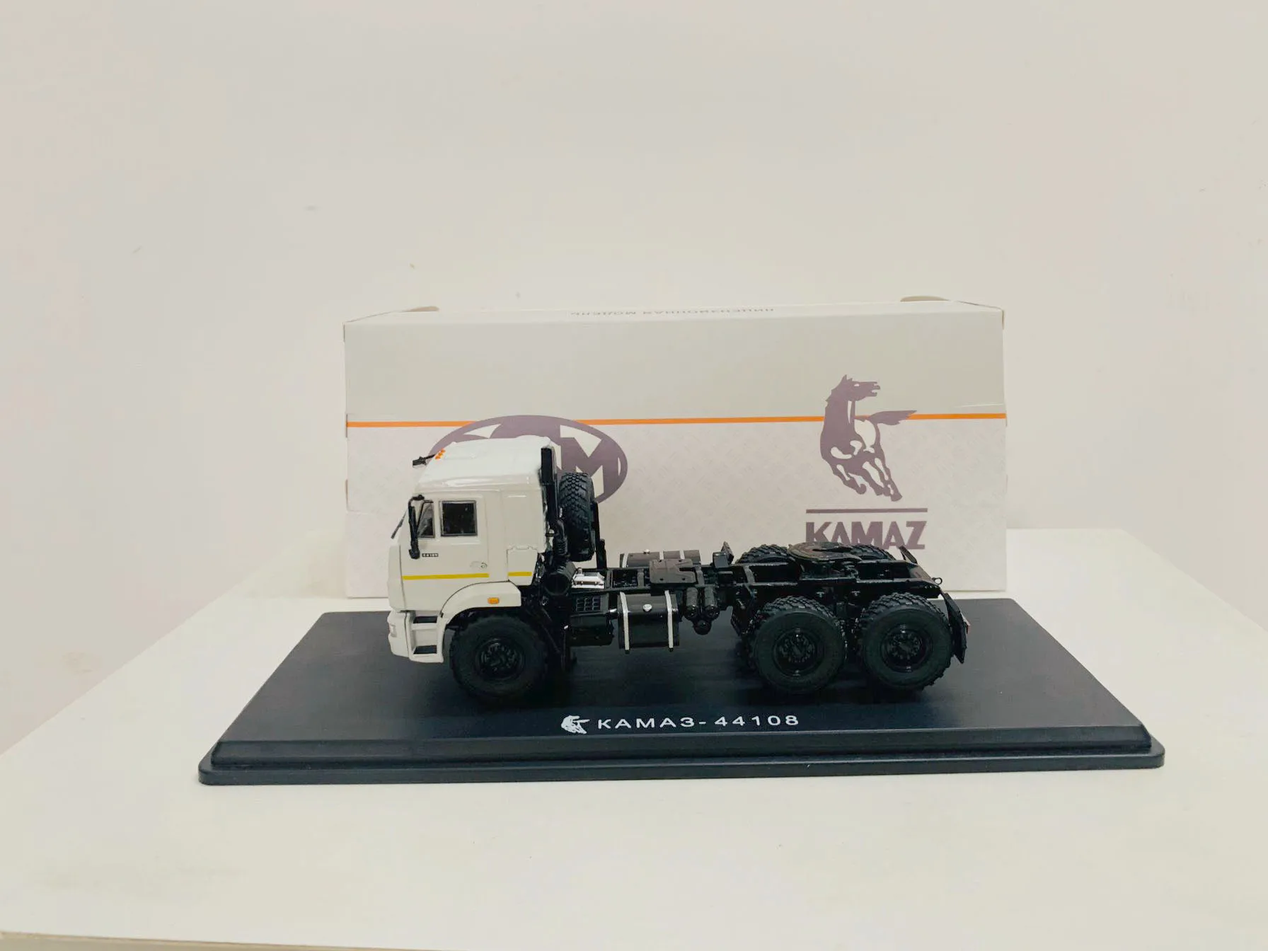 Start Scale Models SSM Kamaz 1:43 Scale Die-Cast Model Prime Mover Truck Kama3-44108