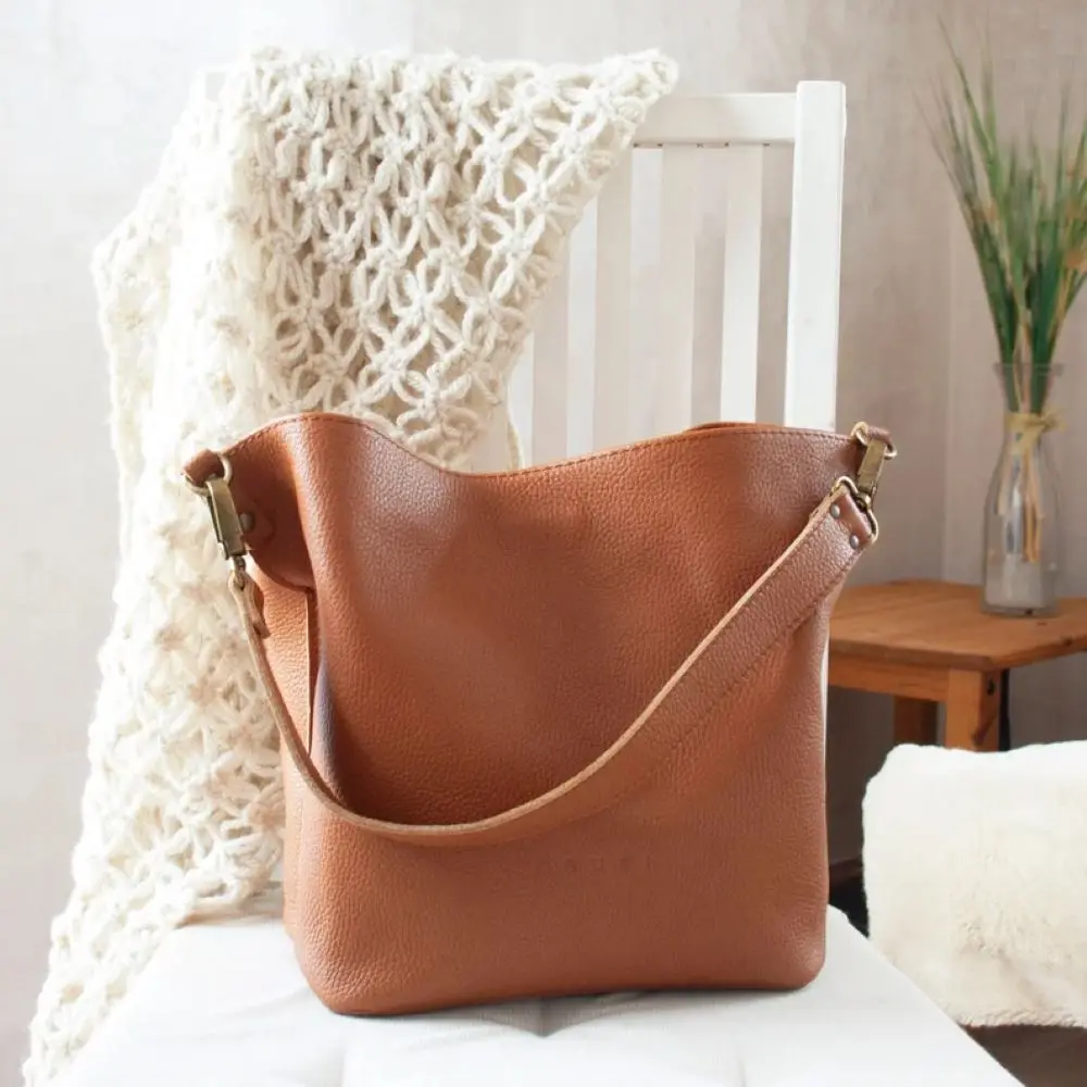 Bolsa de ombro de couro Handmade Leather Bag Bucket Shoulder Bag Handmade Presentes para ela Crossbody Purse para as Mulheres, Crossbody Purse Disponível em 10 cores