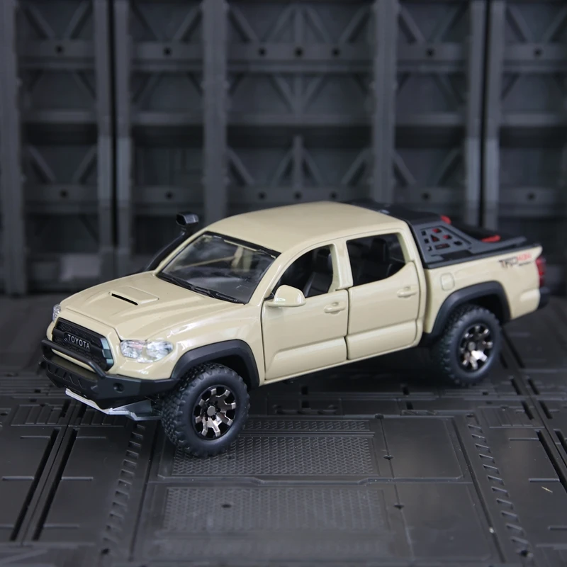 

1:32 simulated Takuma alloy pickup truck model car doors and hood trunk can open rich in details, finely crafted, good quality