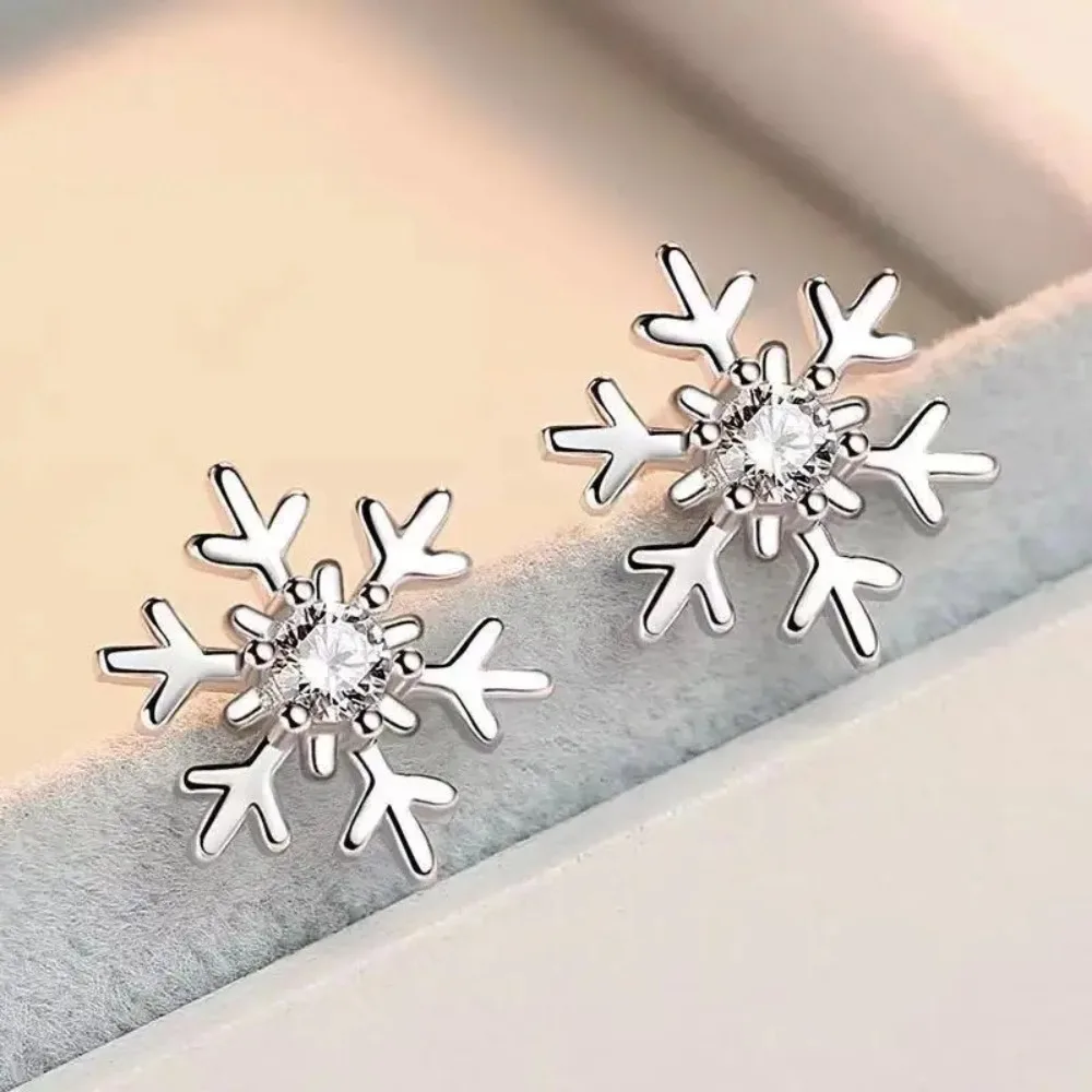 Korean Exquisite Sliver Color High Quality 5A Zircon Snowflake Stud Earrings for Women Romantic Christmas New Year Jewelry Gifts