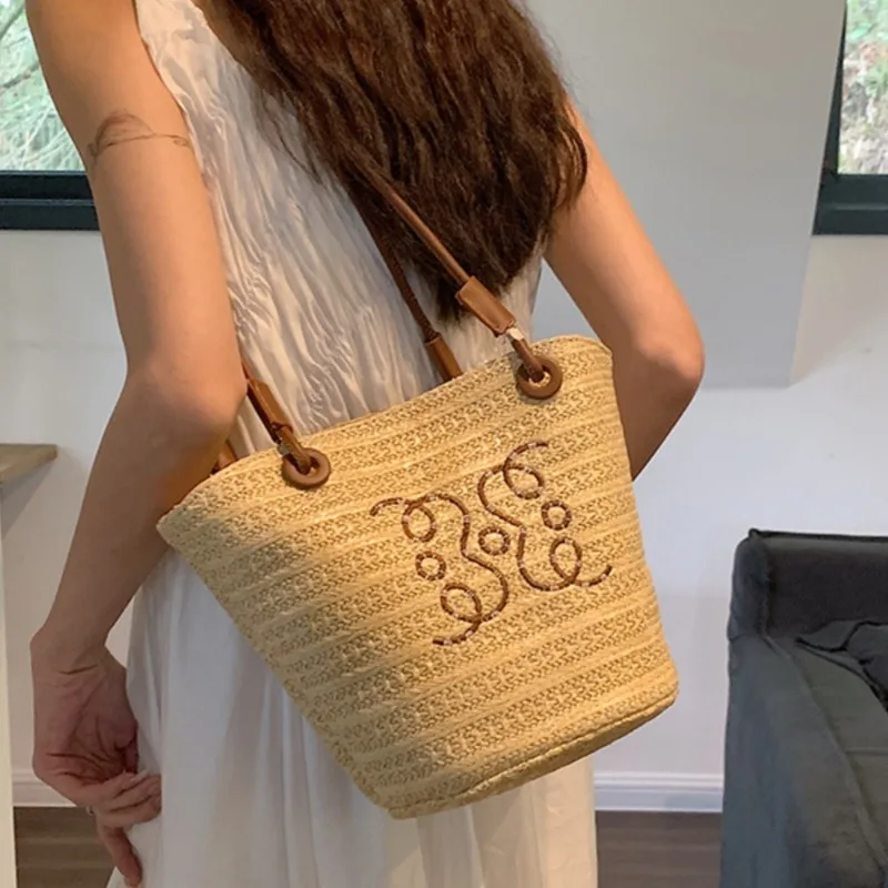 Woven Straw Shoulder Bag New Shoulder Bag Women\'s 2024 Summer Rattan Vacation Summer Seaside Beach French Straw Shoulder Bag