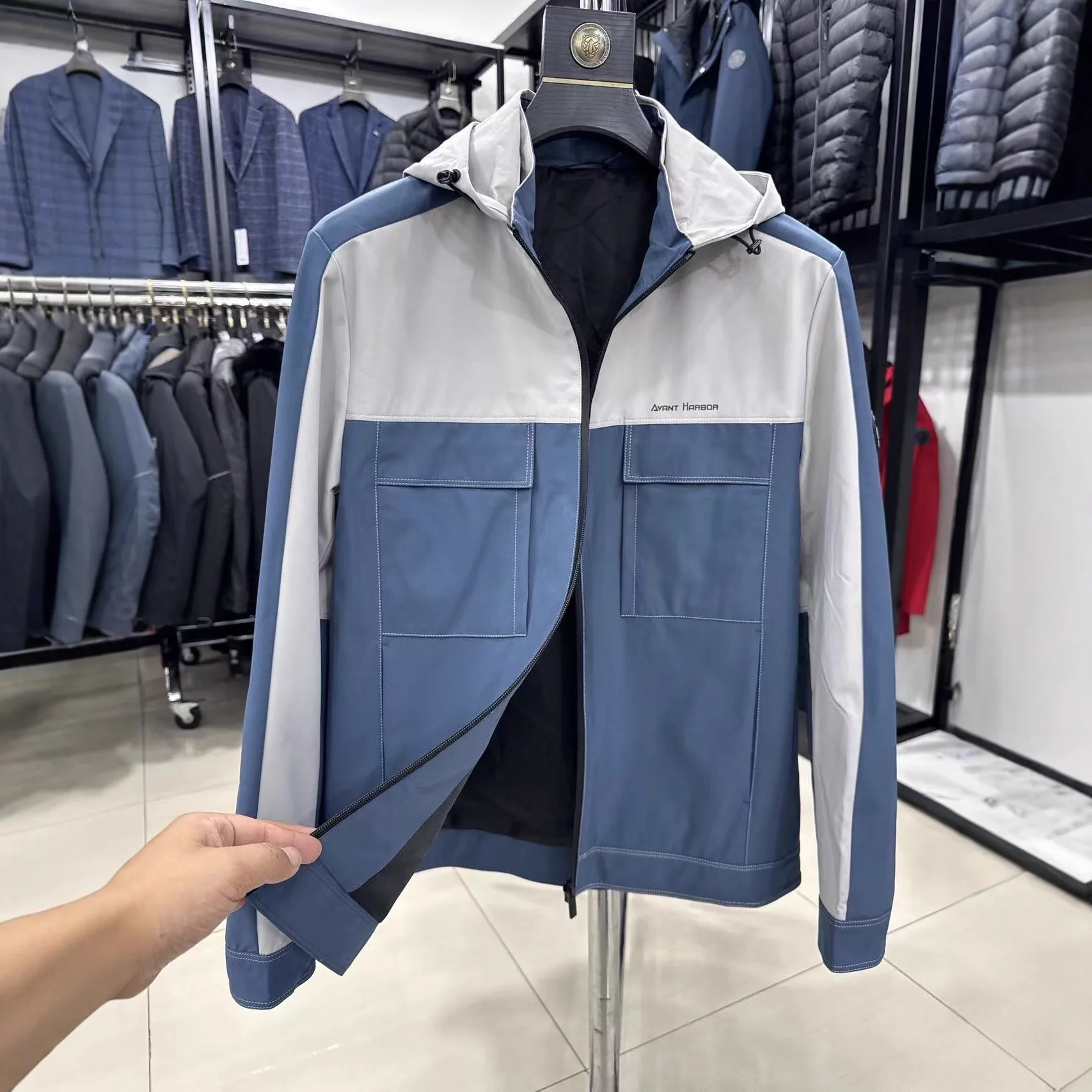 

Faionable съемный джет с капюшоном и крупными количествоми осенней коллекции 3U270A Мужская облегающая одежда Повседневная верхняя одежда