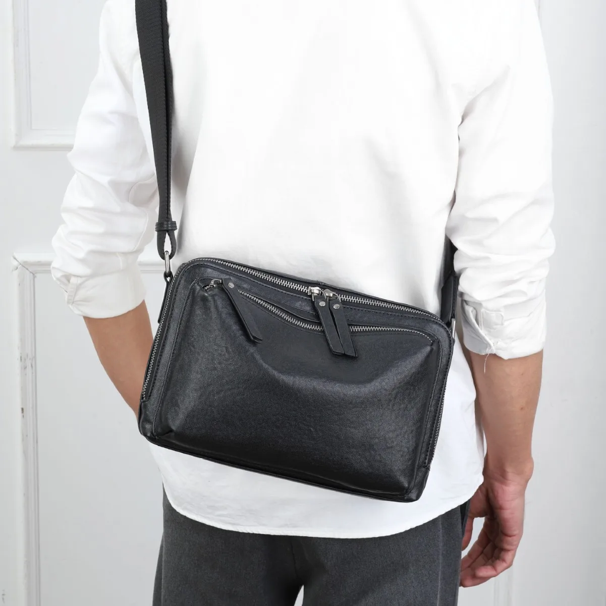 

Men's large-capacity, simple crossbody bag, waterproof business men's bag, genuine leather high-end travel single-shoulder bag