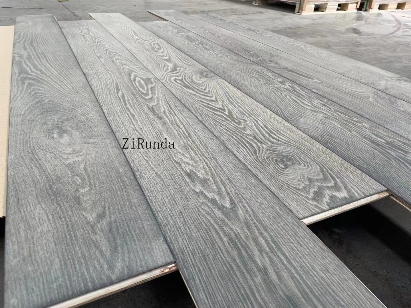 Maßgeschneiderte Version, 18 mm, luxuriöser, moderner, mehrschichtiger Holzboden aus Eichensperrholz