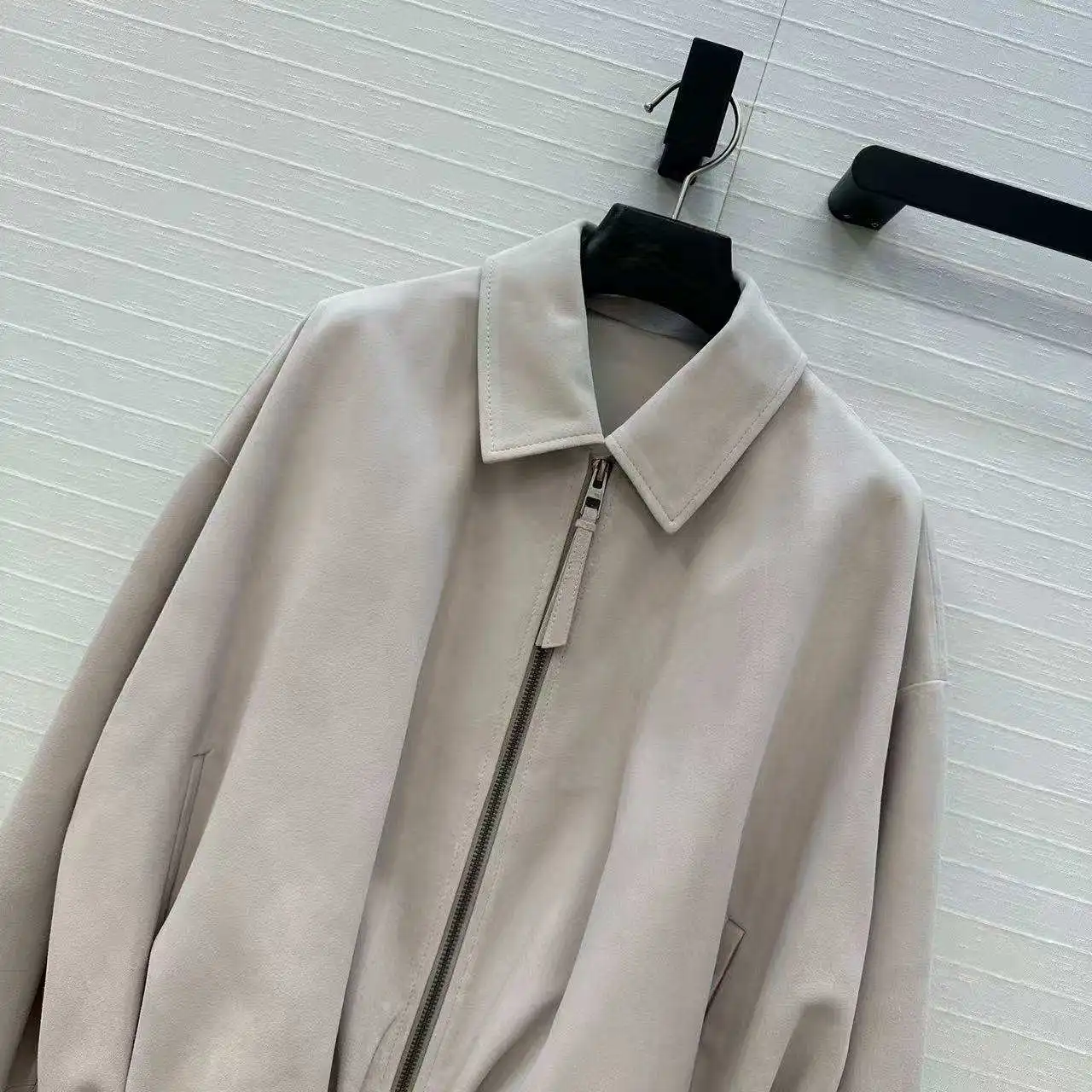 سترة نسائية من جلد الخراف 100% فاخرة جديدة 2025، معطف كاجوال متعدد الاستخدامات وأنيق باللون الرمادي اللؤلؤي، الأكثر مبيعًا #2