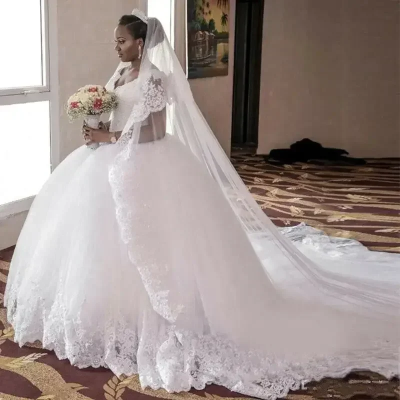 

Customized Fashion African Ball Wedding Dress V-neck Sleeveless Lace Custom Made Appliqued Bridal Gown 2025