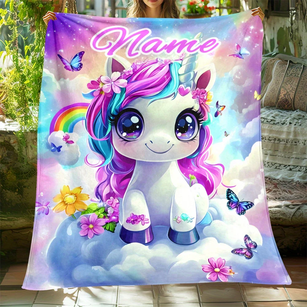 Manta Personalizable con Nombre y Diseño Floral de Unicornio, Imagen de Unicornio en un Prado en Flor - Regalo de Cumpleaños con un Diseño Pastel de Ensueño